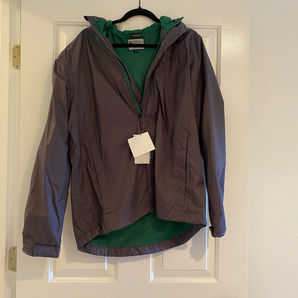 Men’s Gray Mountain Warehouse raincoat. Size M.